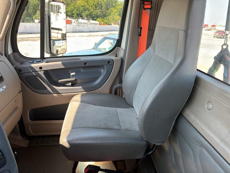 2016 FREIGHTLINER CASCADIA S/A DAYCAB