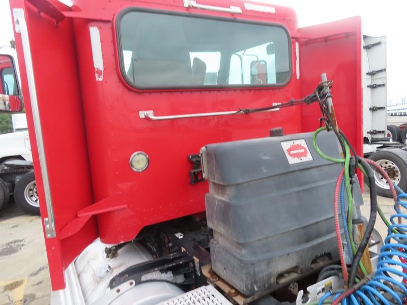 2012 PETERBILT T/A DAYCAB