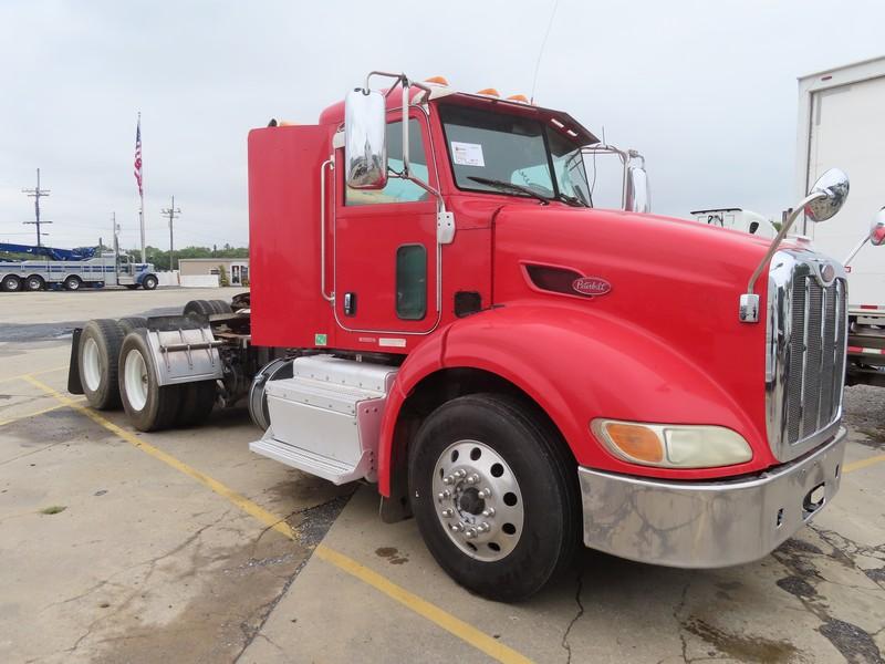 2012 PETERBILT T/A DAYCAB