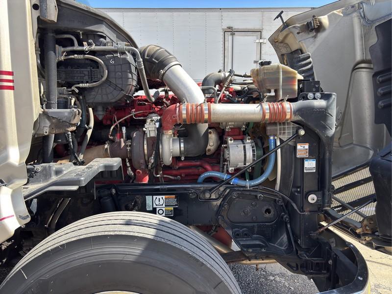 2016  PETERBILT  579  T/A SLEEPER
