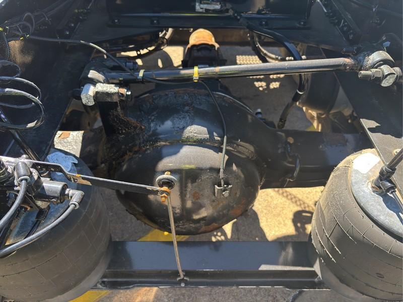 2019  PETERBILT  389  T/A DAYCAB