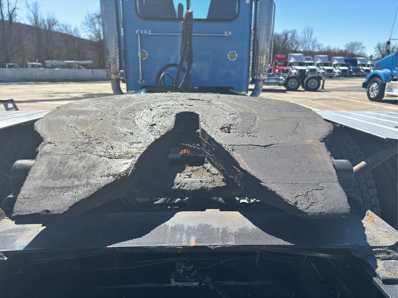 2019  PETERBILT  389  T/A DAYCAB