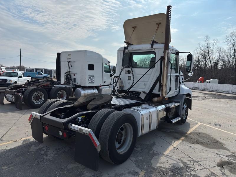 2017  MACK  CXU612  S/A DAYCAB