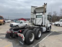 2016  VOLVO  T/A DAYCAB