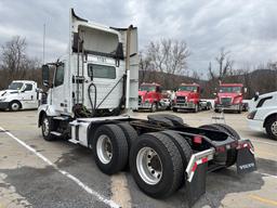 2016  VOLVO  T/A DAYCAB