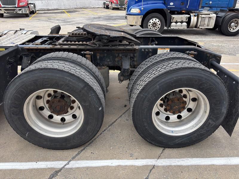 2013  MACK  CXU613  T/A DAYCAB