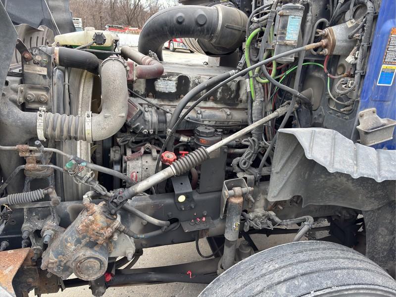 2013  MACK  CXU613  T/A DAYCAB