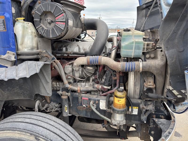 2013  MACK  CXU613  T/A DAYCAB