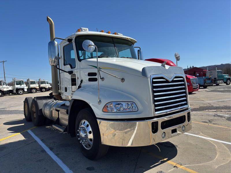 2012  MACK  CXU613  T/A DAYCAB
