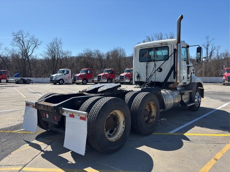 2012  MACK  CXU613  T/A DAYCAB