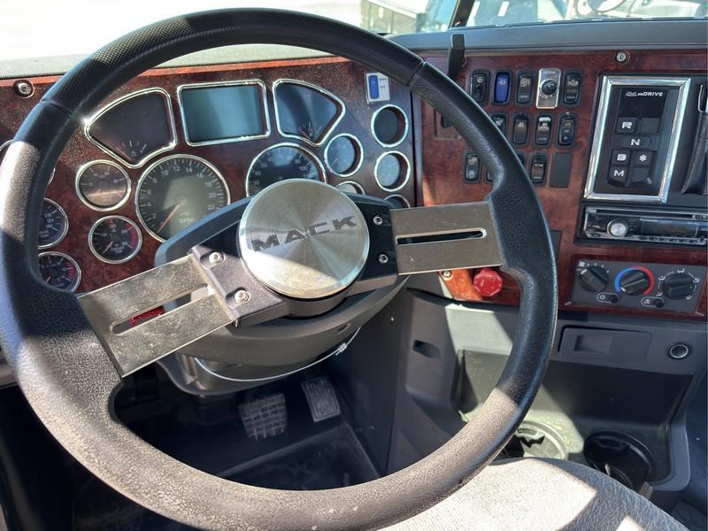 2012  MACK  CXU613  T/A DAYCAB