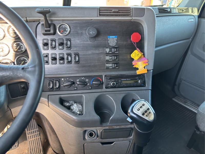 2016  FREIGHTLINER  COLUMBIA GLIDER  T/A SLEEPER