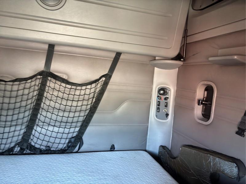 2016  FREIGHTLINER  COLUMBIA GLIDER  T/A SLEEPER