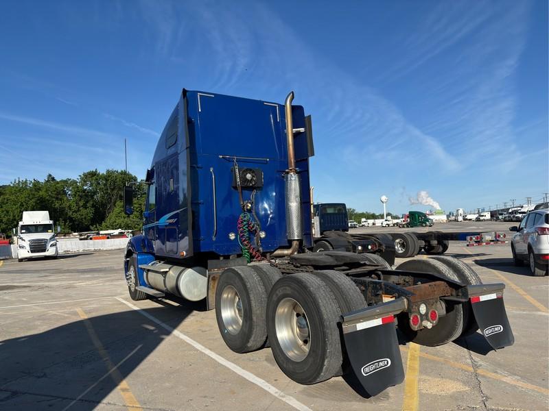 2016  FREIGHTLINER  COLUMBIA GLIDER  T/A SLEEPER
