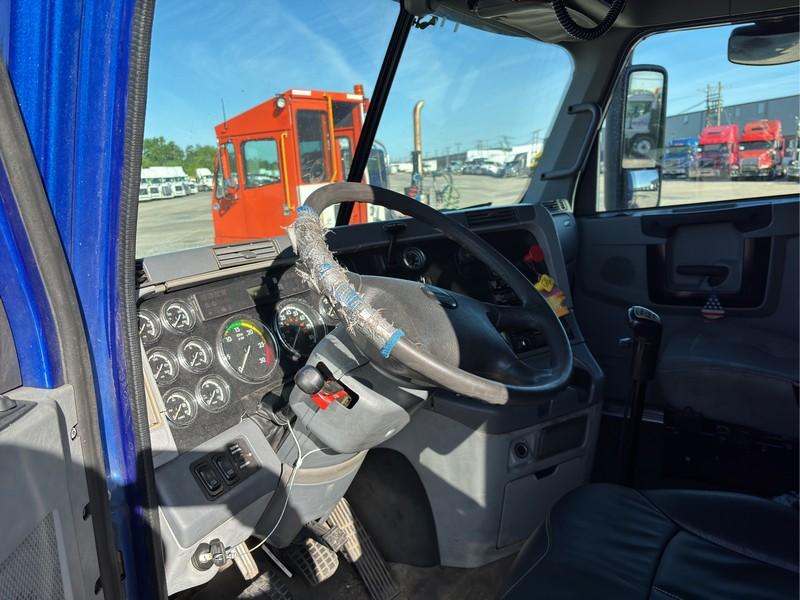 2016  FREIGHTLINER  COLUMBIA GLIDER  T/A SLEEPER