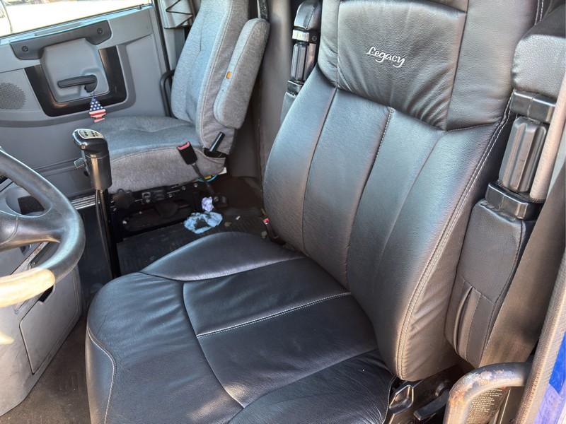 2016  FREIGHTLINER  COLUMBIA GLIDER  T/A SLEEPER