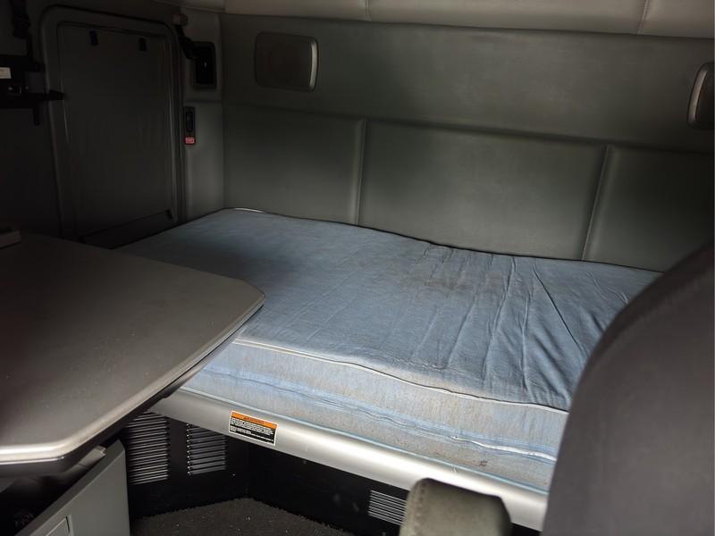 2015  KENWORTH  T680  T/A 6x2 SLEEPER