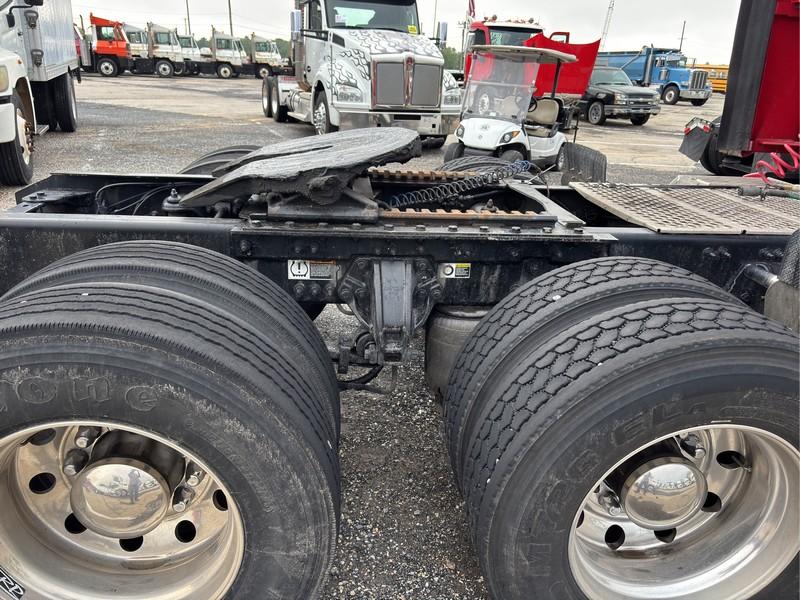 2015  KENWORTH  T680  T/A 6x2 SLEEPER