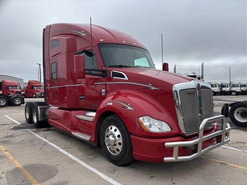 2015  KENWORTH  T680  T/A 6x2 SLEEPER