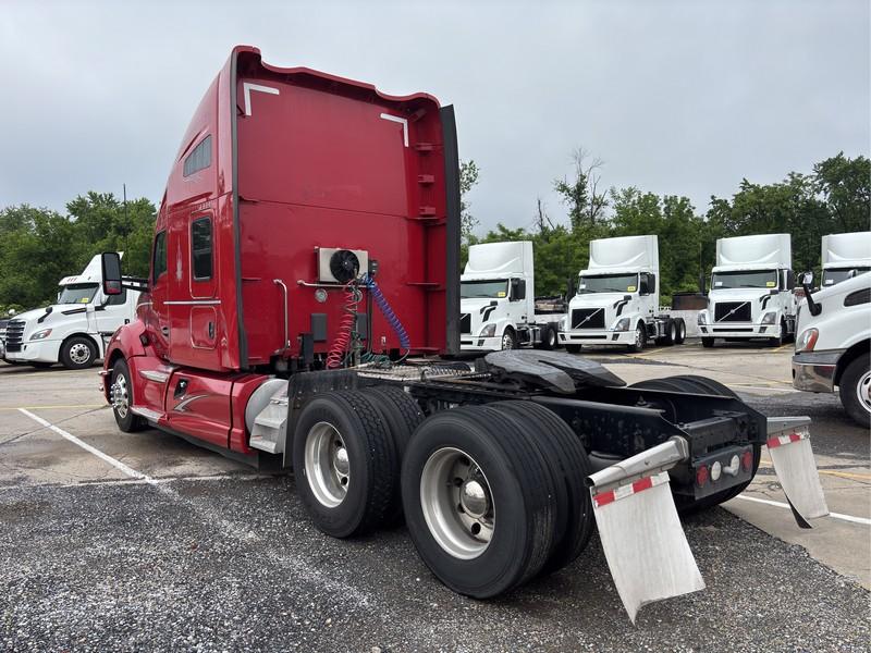 2015  KENWORTH  T680  T/A 6x2 SLEEPER