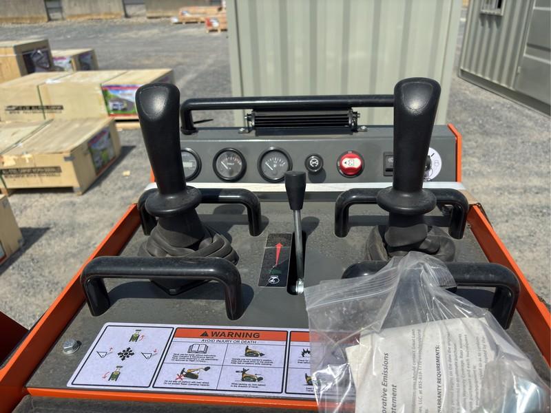 HURRICANE  HRC700  MINI COMPACT TRACK LOADER