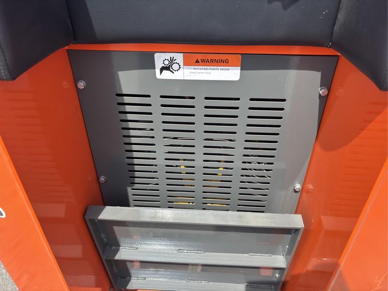 HURRICANE  HRC700  MINI COMPACT TRACK LOADER