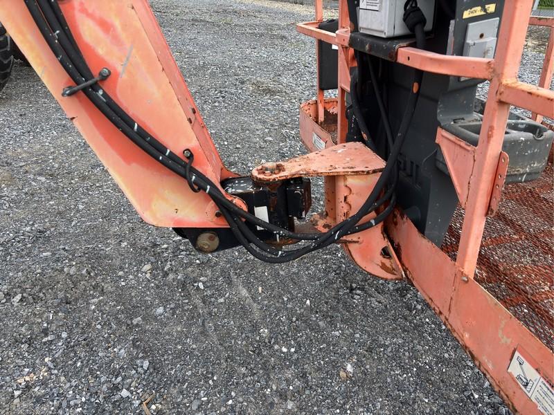 JLG  800A  MANLIFT