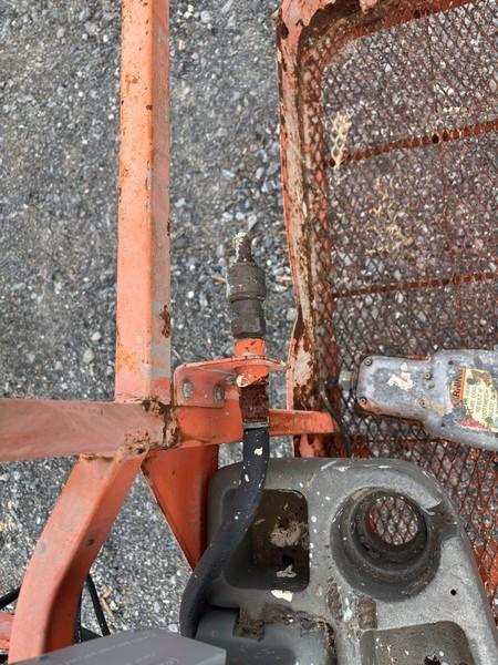 JLG  800A  MANLIFT