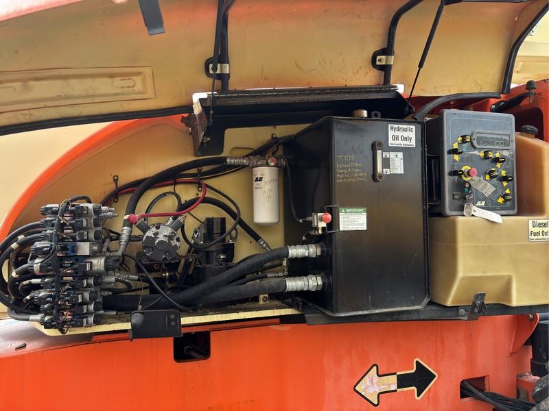 JLG  800A  MANLIFT