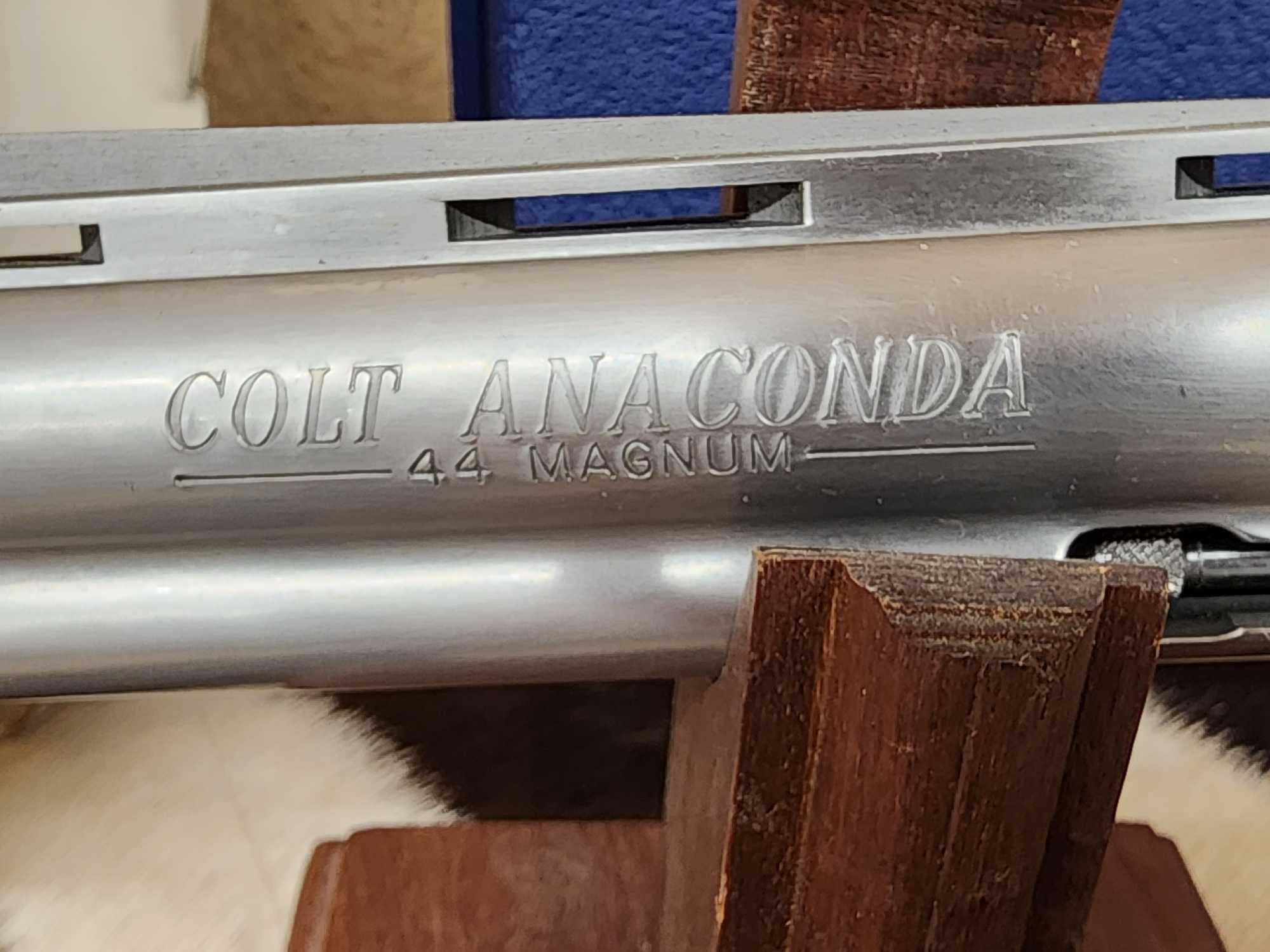 Colt Anaconda. 44 Mag Revolver