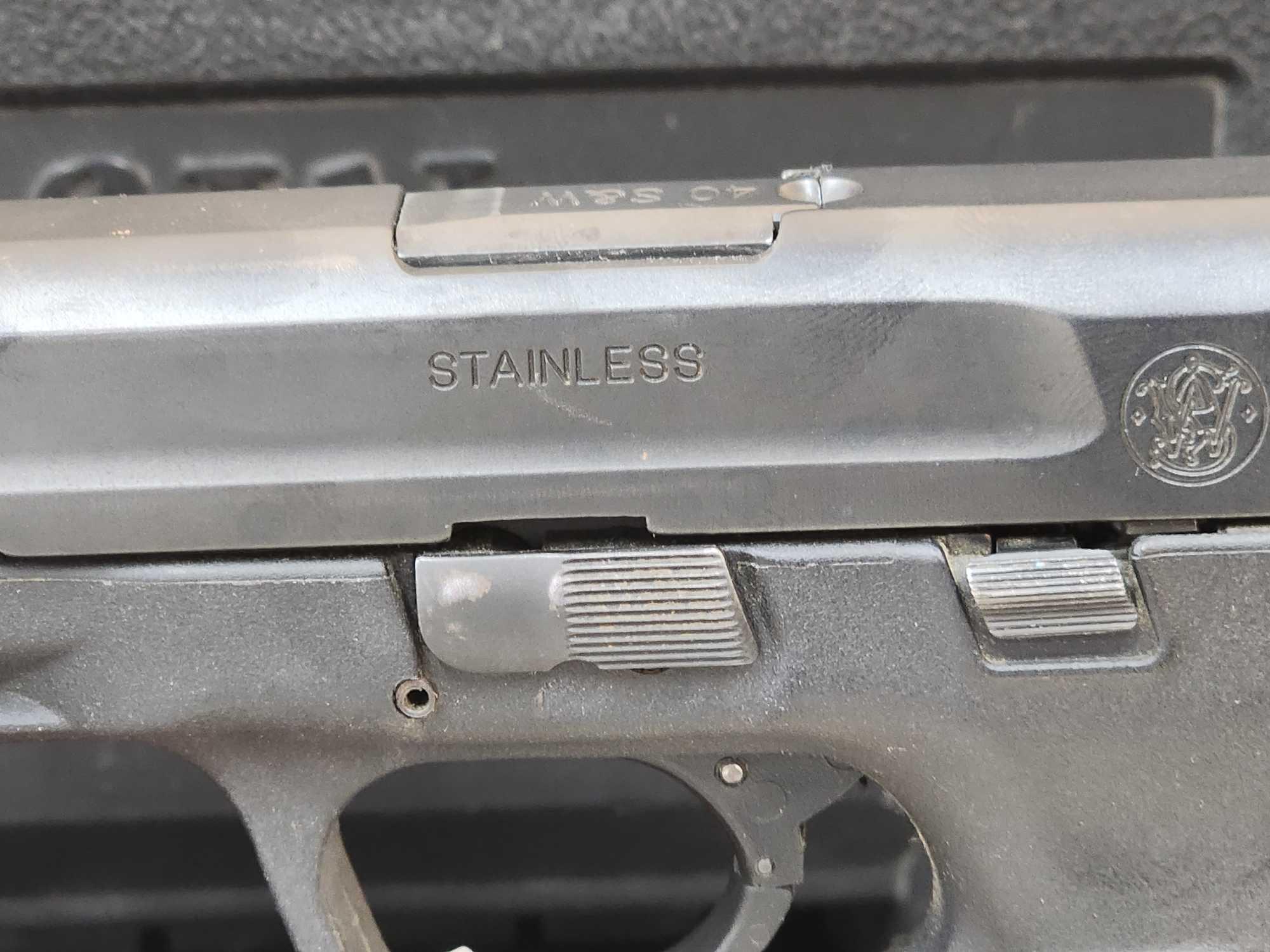 Smith & Wesson M&P 40 .40cal Semi Auto Pistol