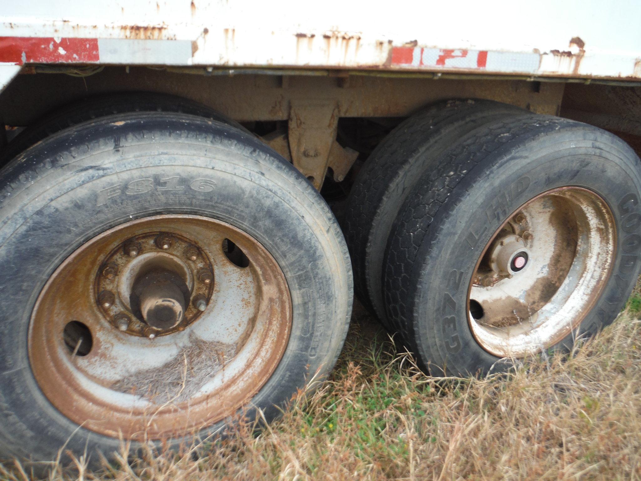 1977 Wilson 40X96 Hopper Trailer