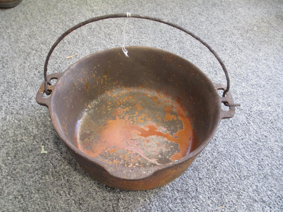 12"x 4-1/2" Griswold Wagner 5 qt. Cast Iron Pot