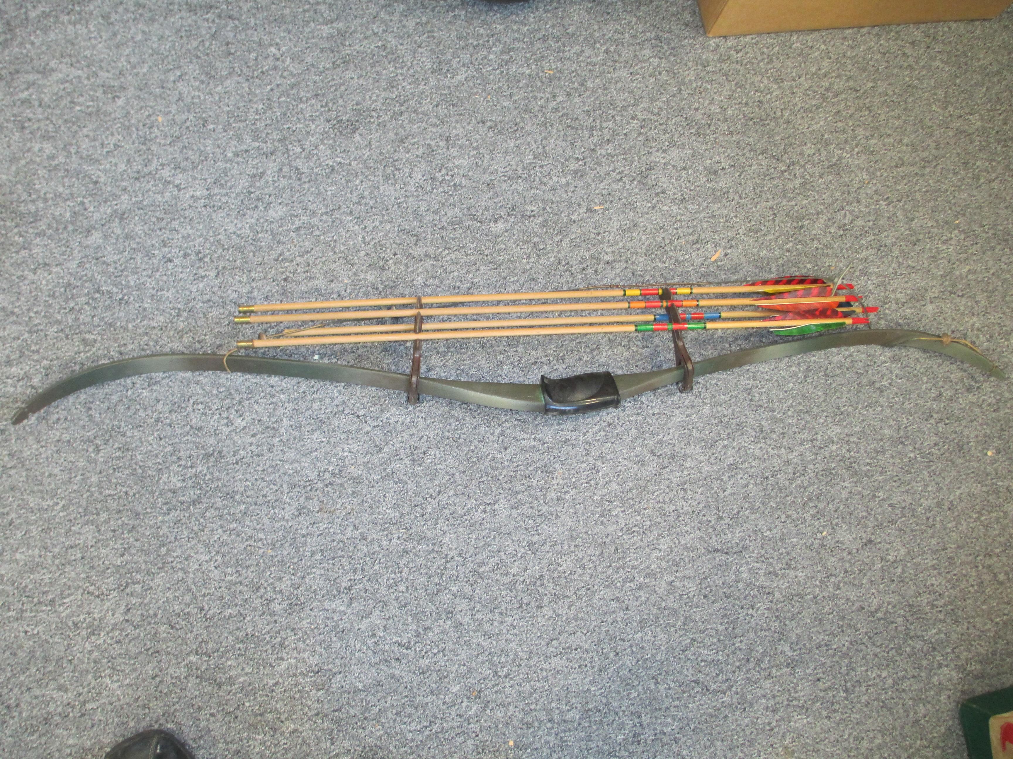 Fiberglass Bow with Quiver and Four Arrows