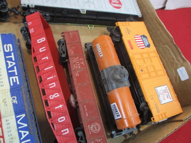 Mixed HO Scale Model Railroading Cars-C