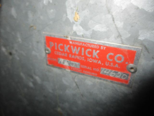 Pickwick Co. Automatic Electronic Feather Plucker