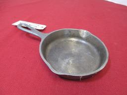 Wagnerware Sidney-0 Cast Iron Egg Pan