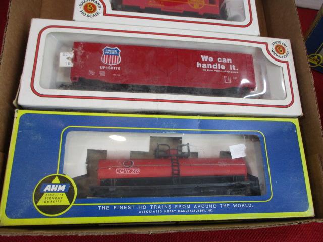 Mixed HO Scale Railroad Cars-Lot of 8 B