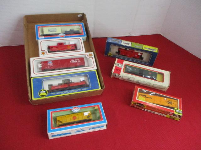 Mixed HO Scale Railroad Cars-Lot of 8 B