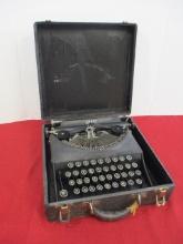 Remington Cadet Vintage Typewriter w/ Case