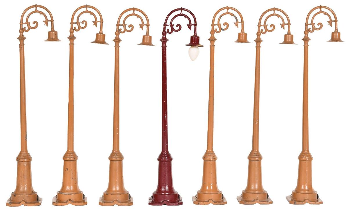 7-Lionel Lamp Post