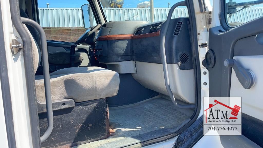 2004 Volvo VNM Day Cab