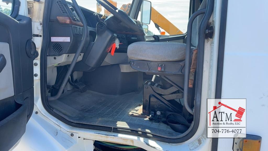 2004 Volvo VNM Day Cab