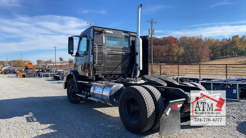 2006 Volvo VNM Day Cab