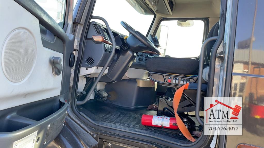 2006 Volvo VNM Day Cab