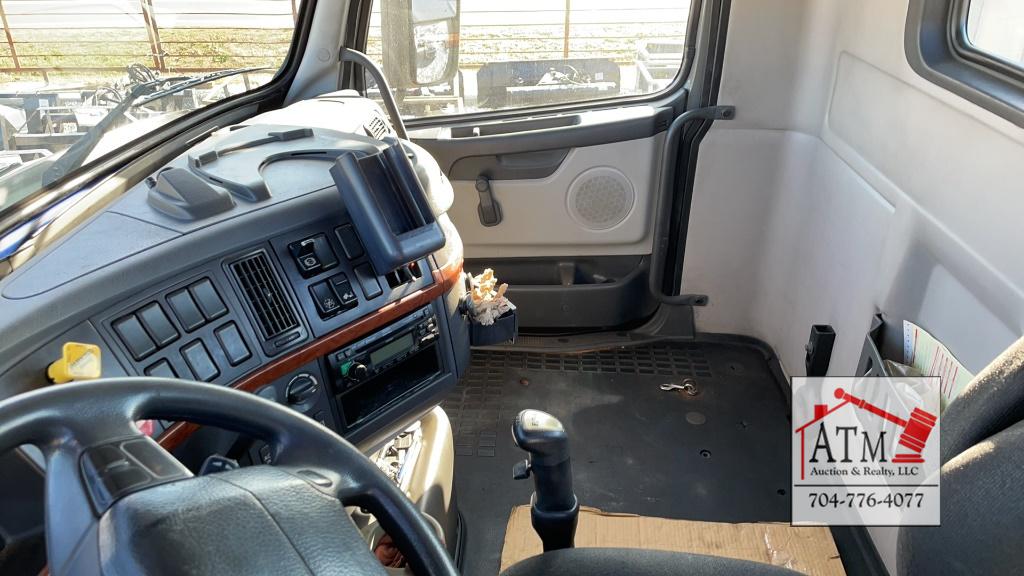 2006 Volvo VNM Day Cab
