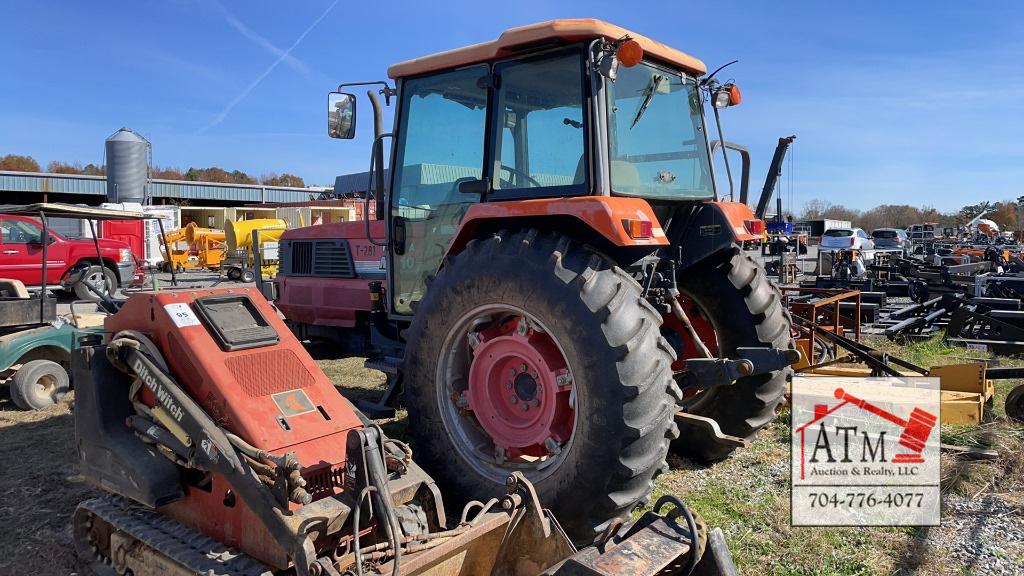 Kubota M-110 Tractor 4X4