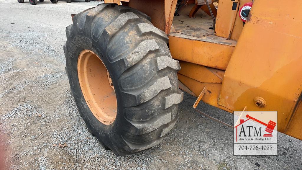 Case 585D Forklift