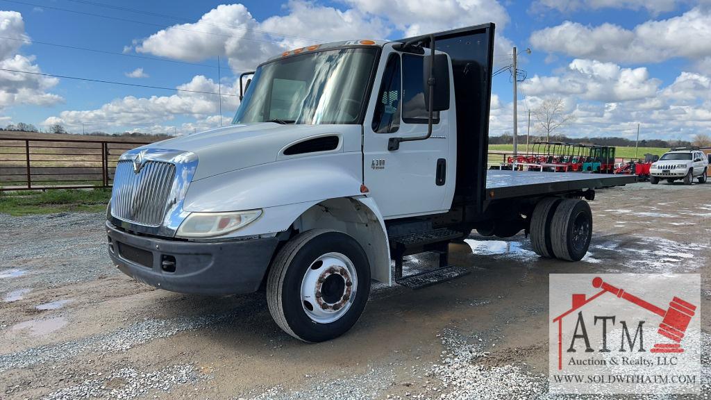 2002 International 4300 Flatbed