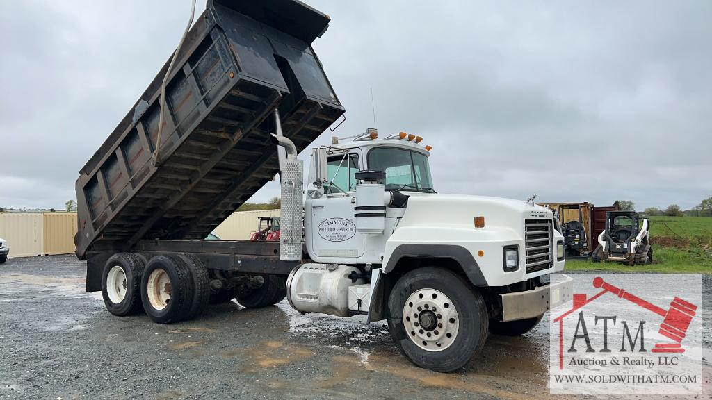 1995 Mack RD Dump Truck